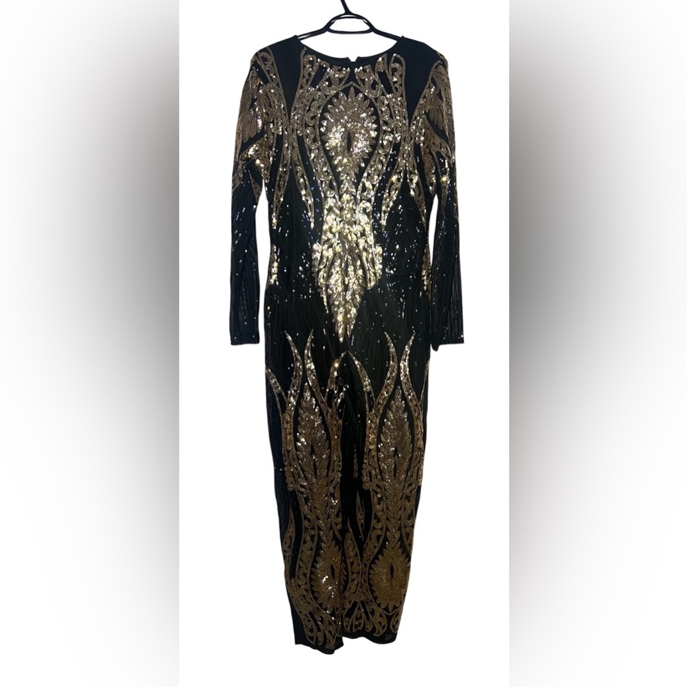 Elegant Black and Gold Sequin M